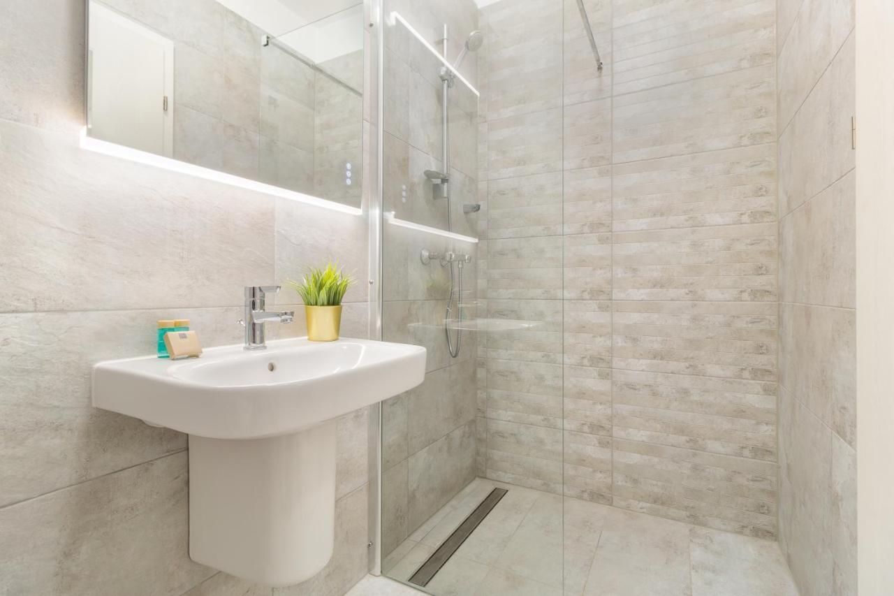 Vancouver Flat Oradea Exterior photo