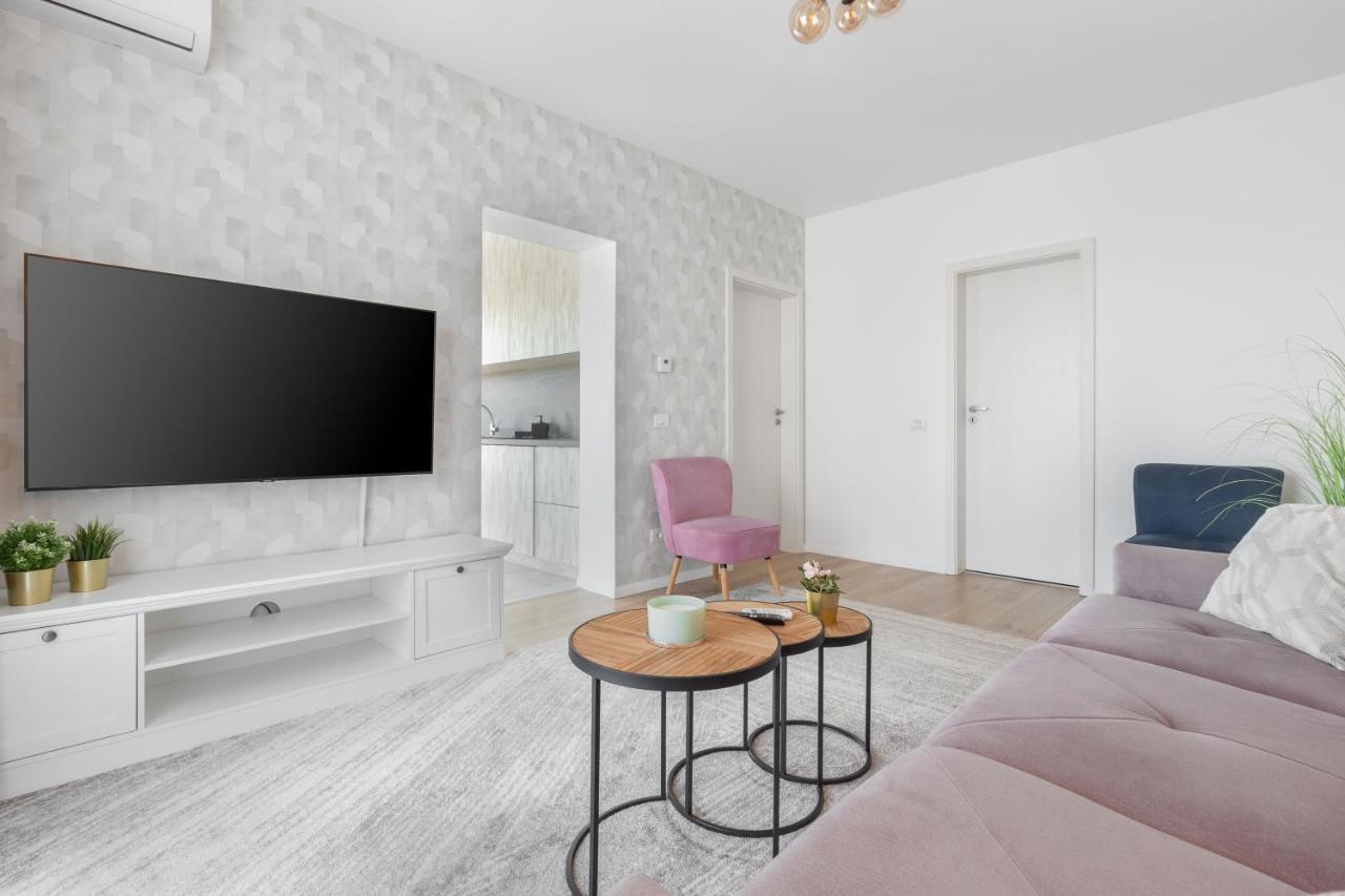 Vancouver Flat Oradea Exterior photo
